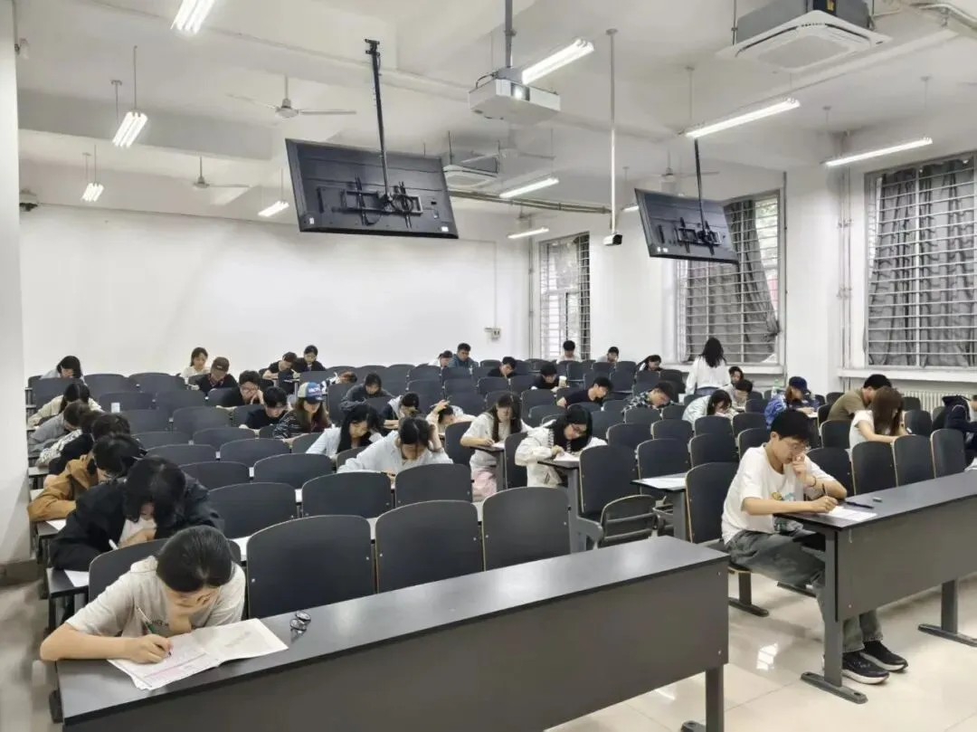 以练促战向考场|理学院举办四六级全真模拟考试暨答疑辅导 第3张
