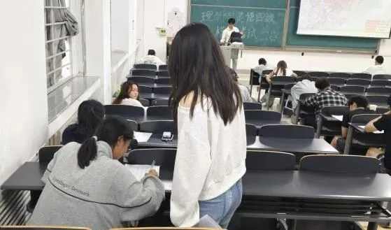 以练促战向考场|理学院举办四六级全真模拟考试暨答疑辅导 第7张