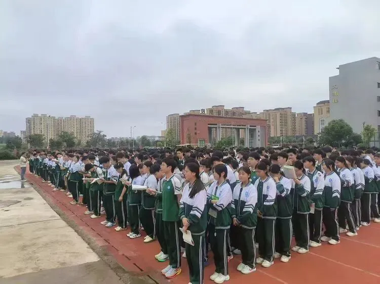九年级第二次中招模拟考试表彰大会-第1张图片-四季读书网