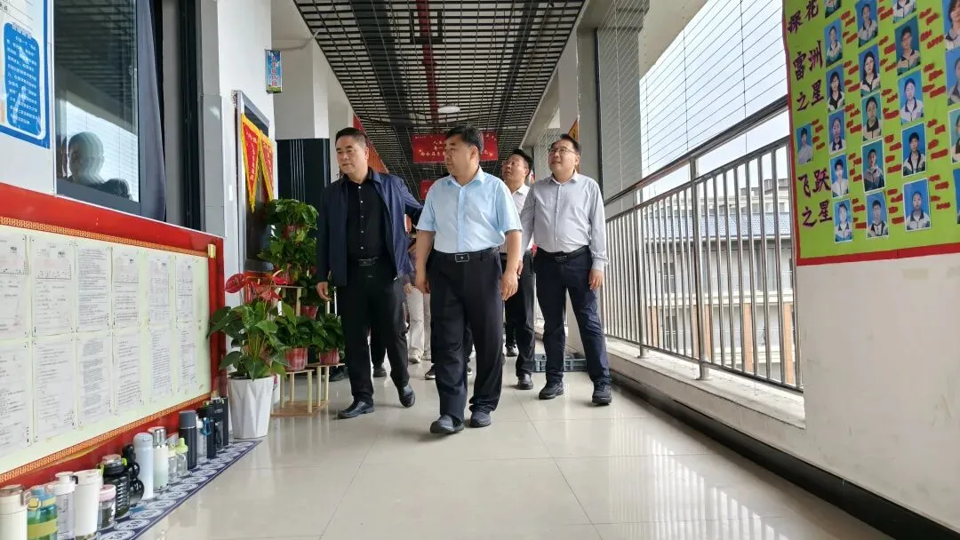 集团一体化赋能,同频共振战中考——淮中集团领导深入附中暖心“督战” 第2张 集团一体化赋能,同频共振战中考——淮中集团领导深入附中暖心“督战” 第2张