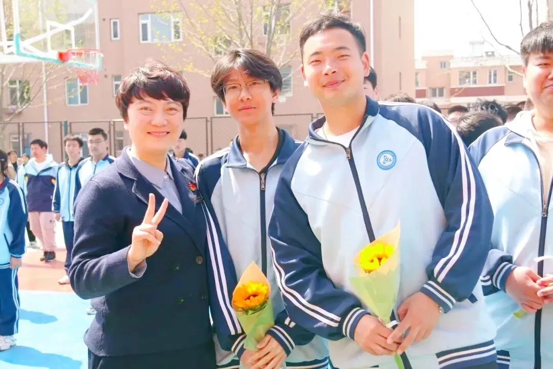 从中考300分到大学“获奖收割机”,这所学校点燃了东特男孩的光 第20张