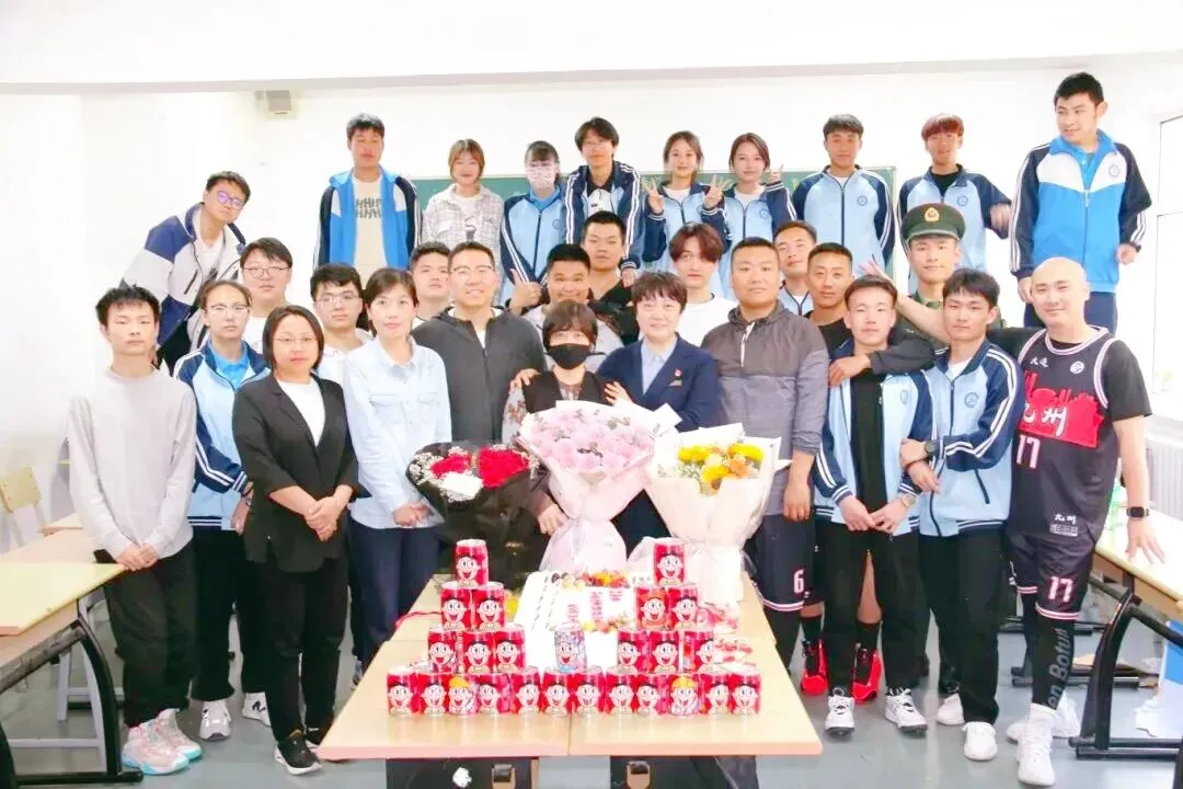 从中考300分到大学“获奖收割机”,这所学校点燃了东特男孩的光 第29张