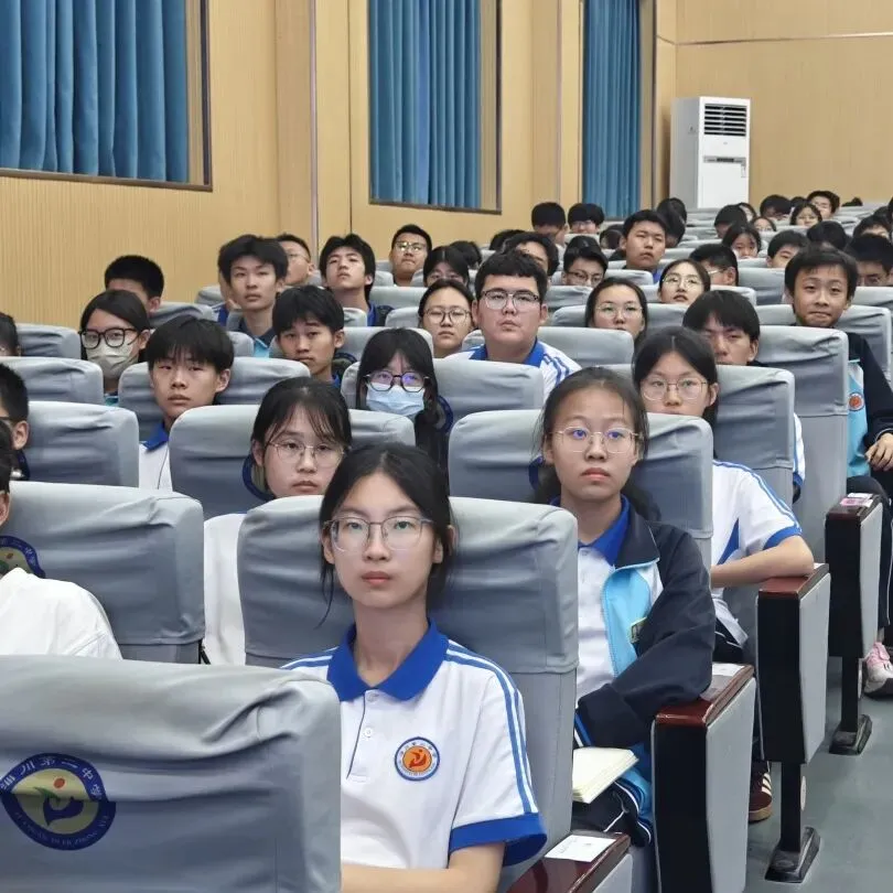 习得行文妙法,筑梦中考征途——淄川第二中学特邀牟维和老师开展作文专题讲座 第14张