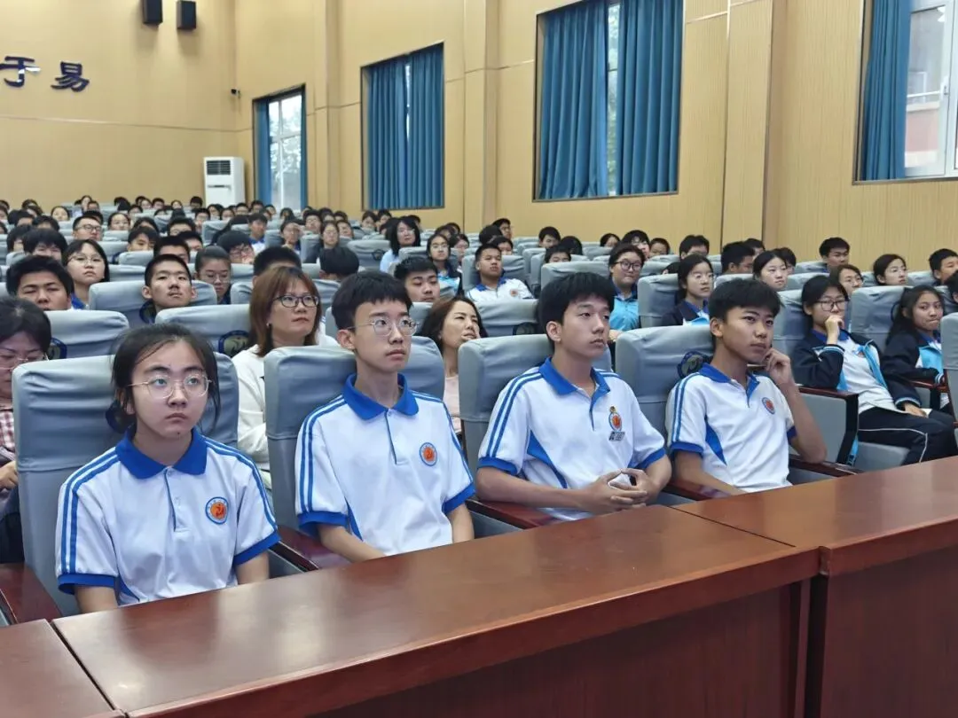习得行文妙法,筑梦中考征途——淄川第二中学特邀牟维和老师开展作文专题讲座 第16张