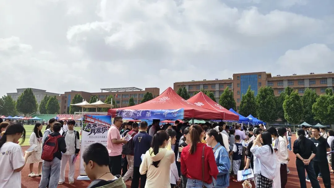 寒亭区举办2026年中考志愿填报现场咨询会 第2张 寒亭区举办2026年中考志愿填报现场咨询会 第2张