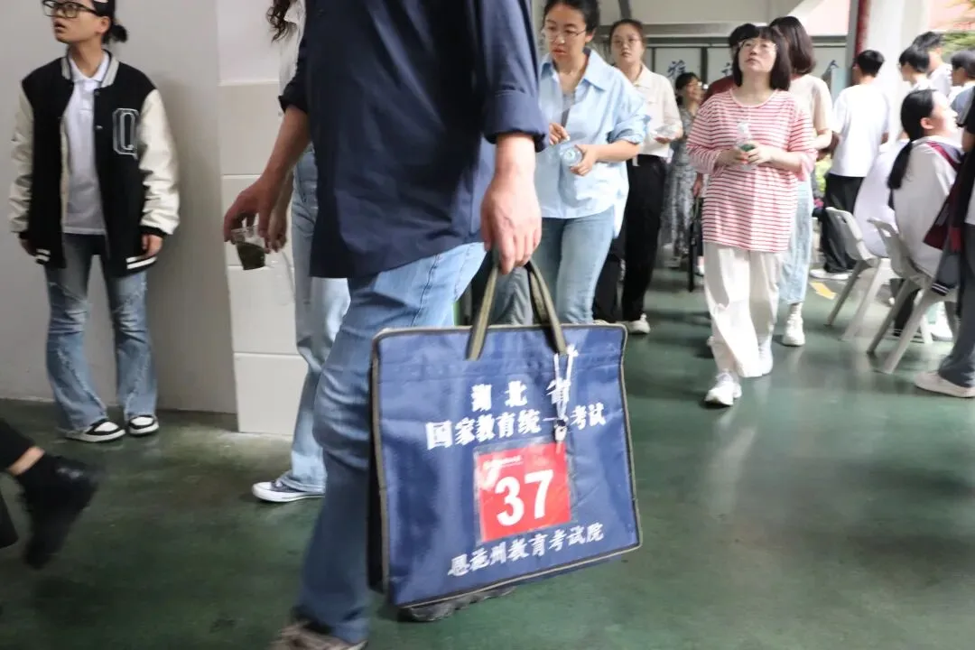 恩施清外高中部|2026届仿真模拟考试:以实战砺锋芒,以匠心助高考 第12张