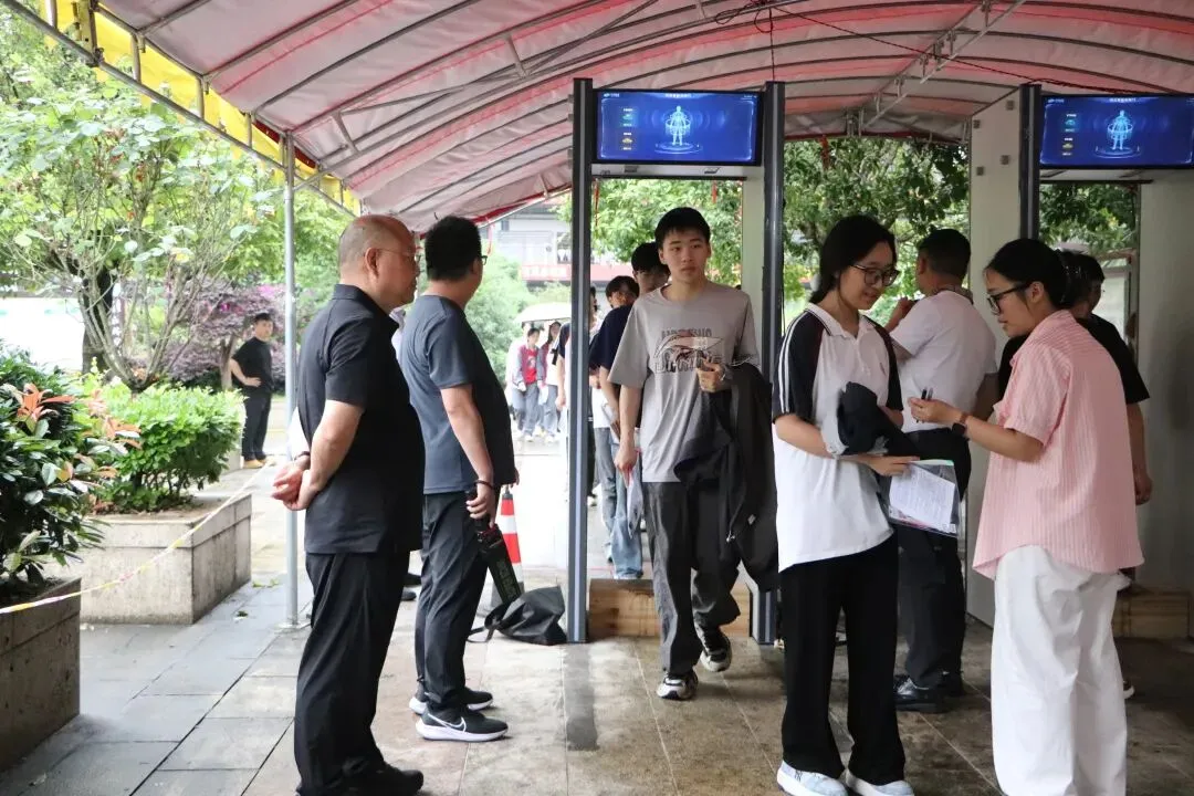 恩施清外高中部|2026届仿真模拟考试:以实战砺锋芒,以匠心助高考 第21张
