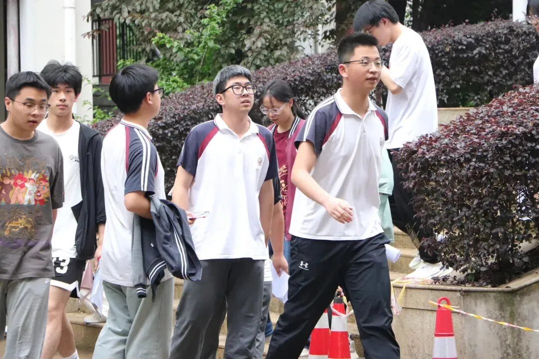 恩施清外高中部|2026届仿真模拟考试:以实战砺锋芒,以匠心助高考 第22张
