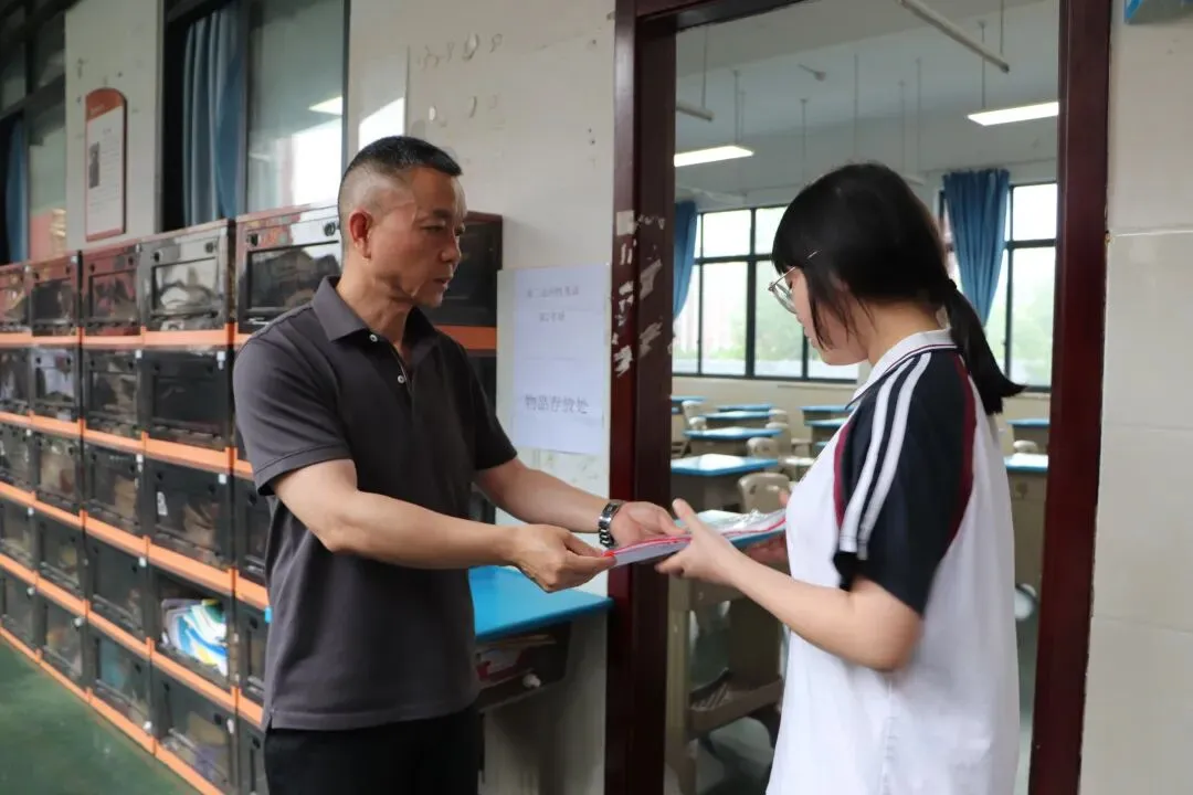 恩施清外高中部|2026届仿真模拟考试:以实战砺锋芒,以匠心助高考 第27张