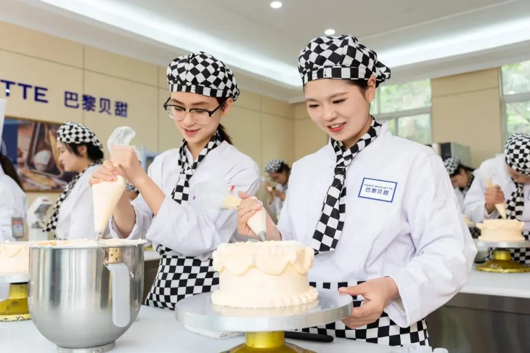 距中考不足30天!初三家长必看:孩子考不上高中怎么办?江苏新东方夏秋季预科班抢报中,升学+就业双通道 第4张