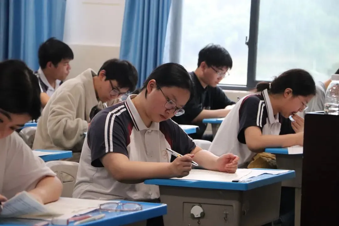 恩施清外高中部|2026届仿真模拟考试:以实战砺锋芒,以匠心助高考 第47张