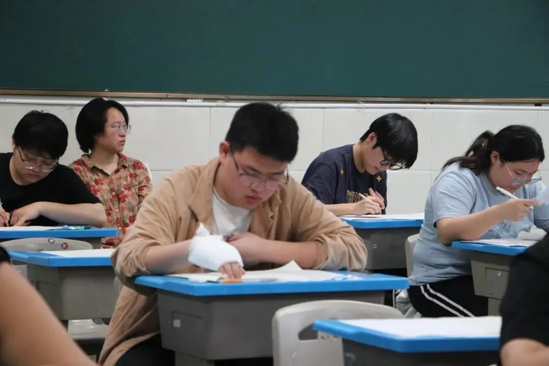 恩施清外高中部|2026届仿真模拟考试:以实战砺锋芒,以匠心助高考 第49张