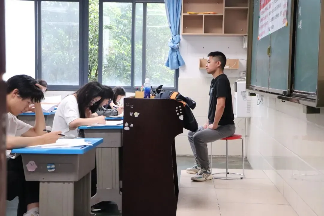 恩施清外高中部|2026届仿真模拟考试:以实战砺锋芒,以匠心助高考 第52张