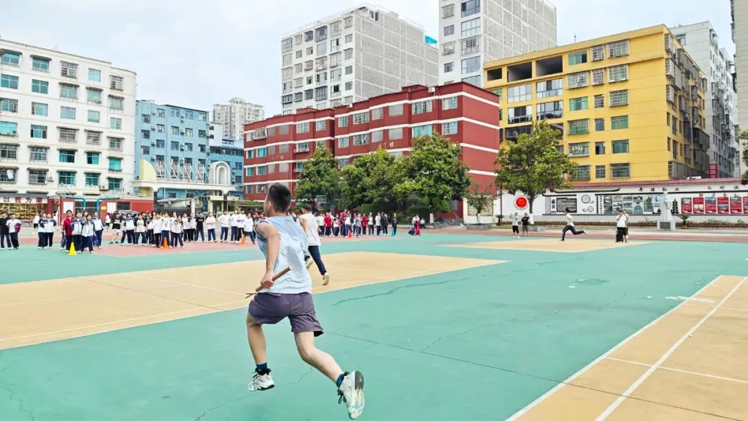 奔跑聚合力,拼搏赢中考丨黔西市水西中学初三年级举行课间文娱活动,激发青春活力,逐鹿赛场 第2张