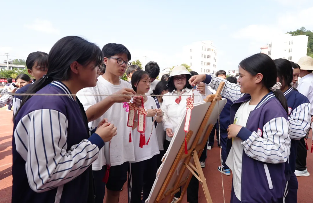 贞丰县民族中学开展中考励志活动 第4张