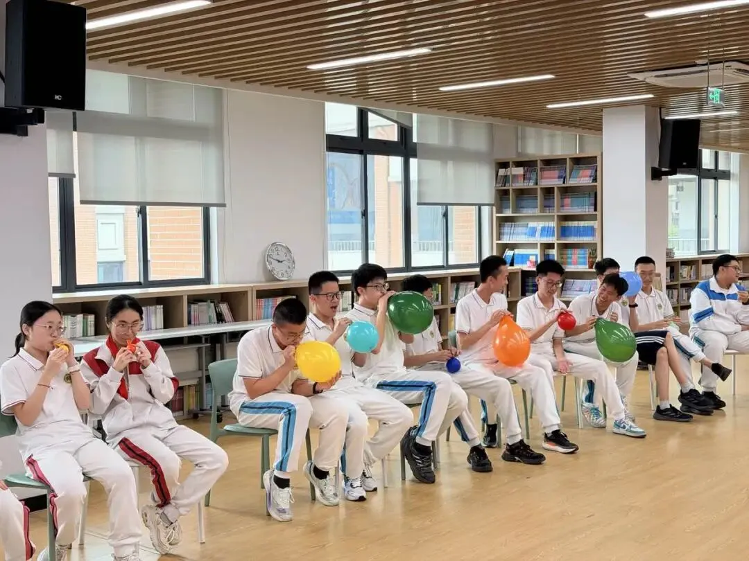 【彩虹心理】轻装上阵,笑迎中考——无锡市侨谊古运河中学开展初三年级解压团辅活动 第5张