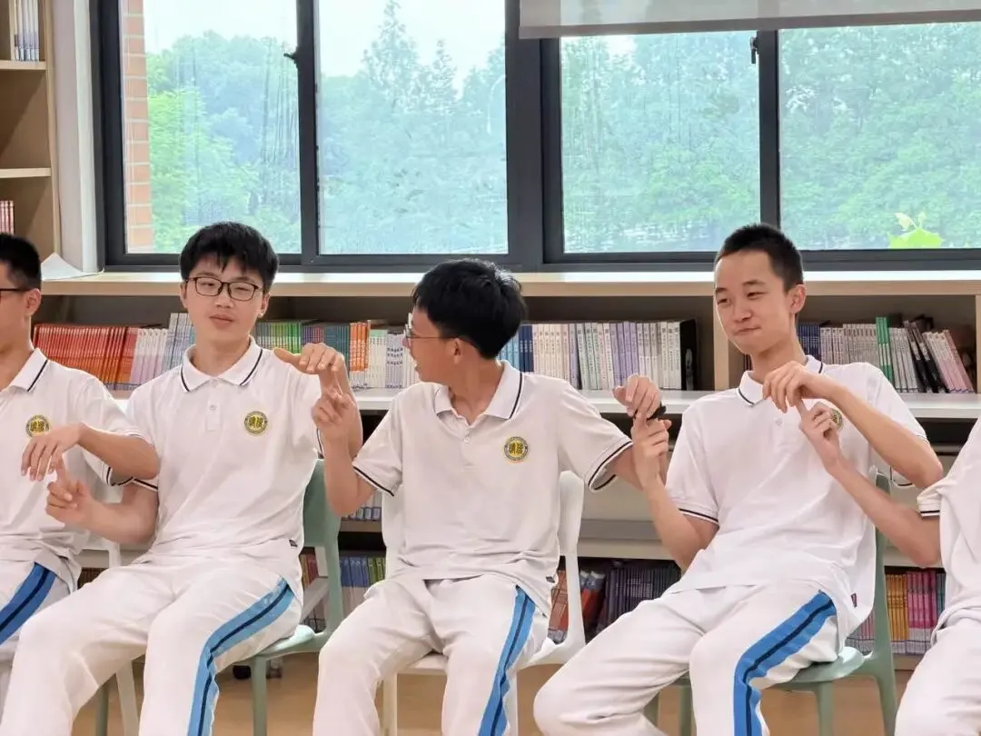 【彩虹心理】轻装上阵,笑迎中考——无锡市侨谊古运河中学开展初三年级解压团辅活动 第6张