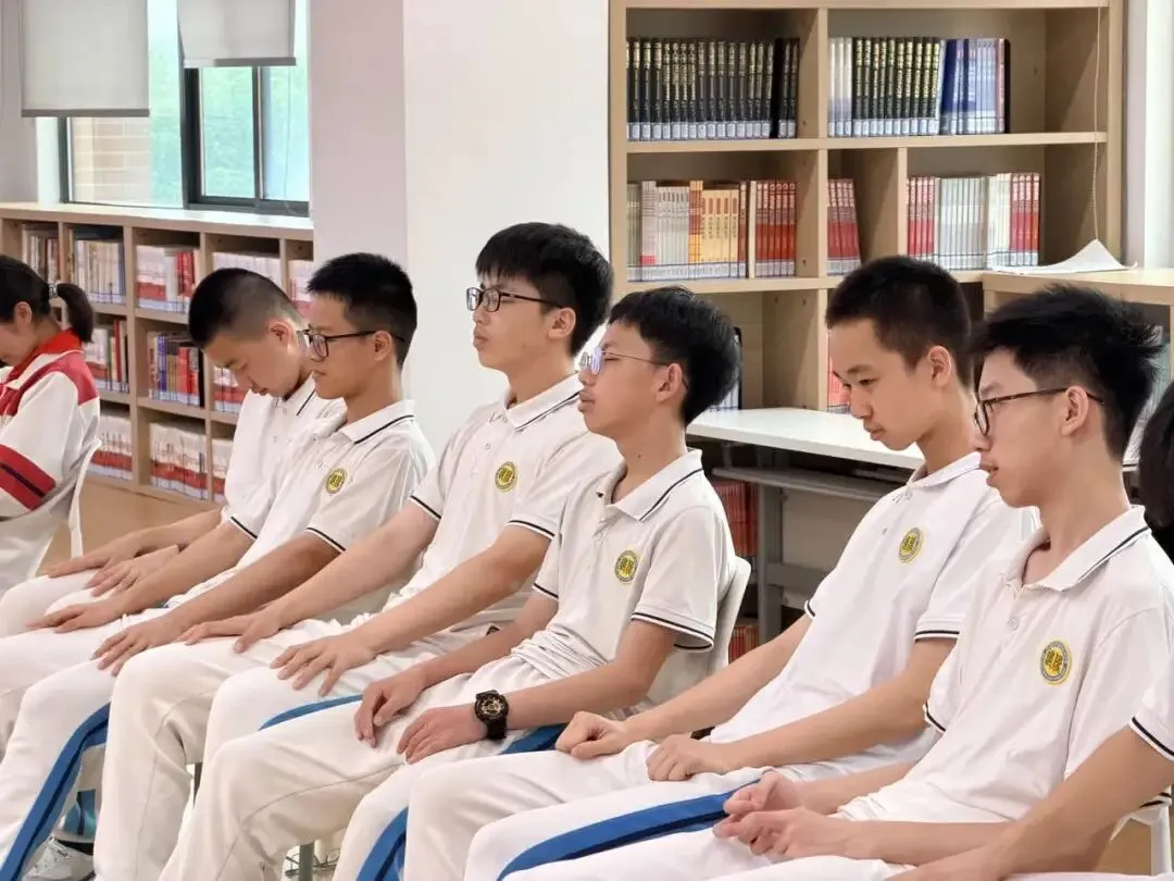 【彩虹心理】轻装上阵,笑迎中考——无锡市侨谊古运河中学开展初三年级解压团辅活动 第7张