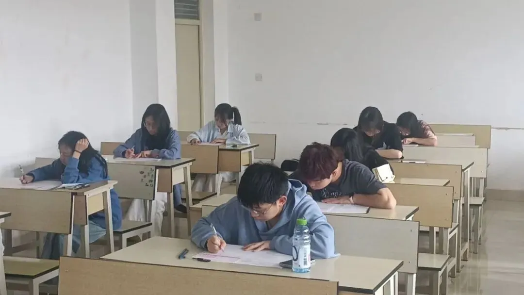 云南民族大学学生会四六级模拟考试圆满落幕 第17张