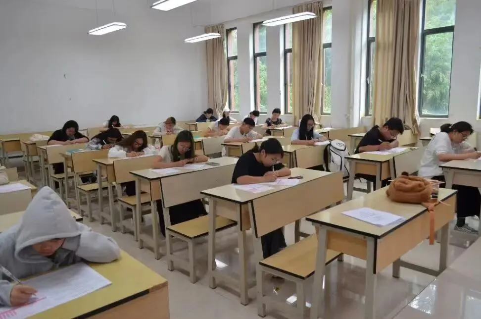 云南民族大学学生会四六级模拟考试圆满落幕 第23张