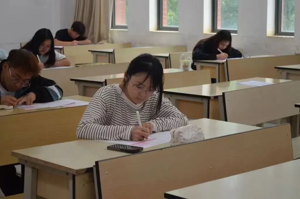 云南民族大学学生会四六级模拟考试圆满落幕 第24张