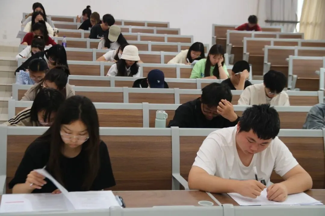 云南民族大学学生会四六级模拟考试圆满落幕 第26张