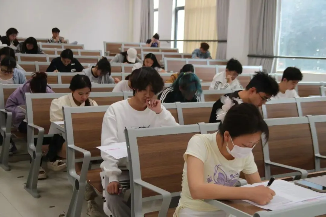 云南民族大学学生会四六级模拟考试圆满落幕 第29张