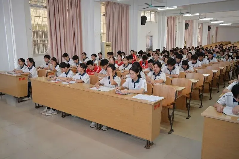 聚焦中考备考,共话教学提升 ——2026年廉江市中考备考交流会(语文·道德与法治专场)-第15张图片-四季读书网