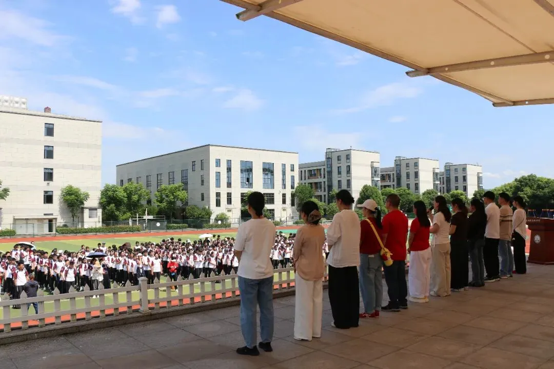 以脚步赴前程,以热血战中考——嵊州市初级中学九年级青春毅行活动纪实 第7张 以脚步赴前程,以热血战中考——嵊州市初级中学九年级青春毅行活动纪实 第7张