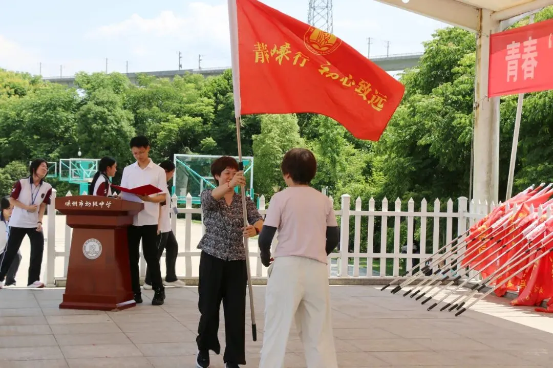 以脚步赴前程,以热血战中考——嵊州市初级中学九年级青春毅行活动纪实 第10张 以脚步赴前程,以热血战中考——嵊州市初级中学九年级青春毅行活动纪实 第10张