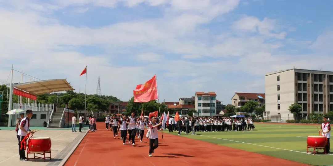 以脚步赴前程,以热血战中考——嵊州市初级中学九年级青春毅行活动纪实 第16张 以脚步赴前程,以热血战中考——嵊州市初级中学九年级青春毅行活动纪实 第16张