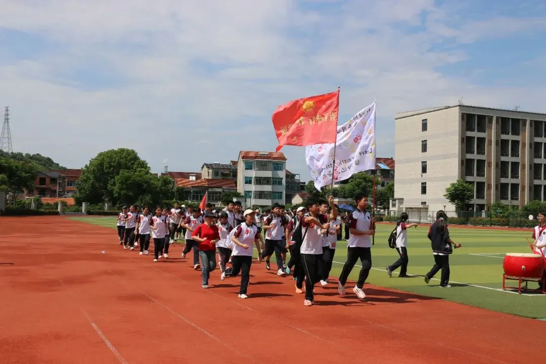 以脚步赴前程,以热血战中考——嵊州市初级中学九年级青春毅行活动纪实 第18张 以脚步赴前程,以热血战中考——嵊州市初级中学九年级青春毅行活动纪实 第18张