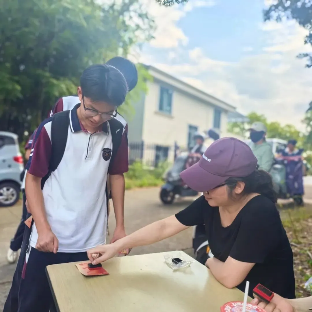 以脚步赴前程,以热血战中考——嵊州市初级中学九年级青春毅行活动纪实 第24张 以脚步赴前程,以热血战中考——嵊州市初级中学九年级青春毅行活动纪实 第24张