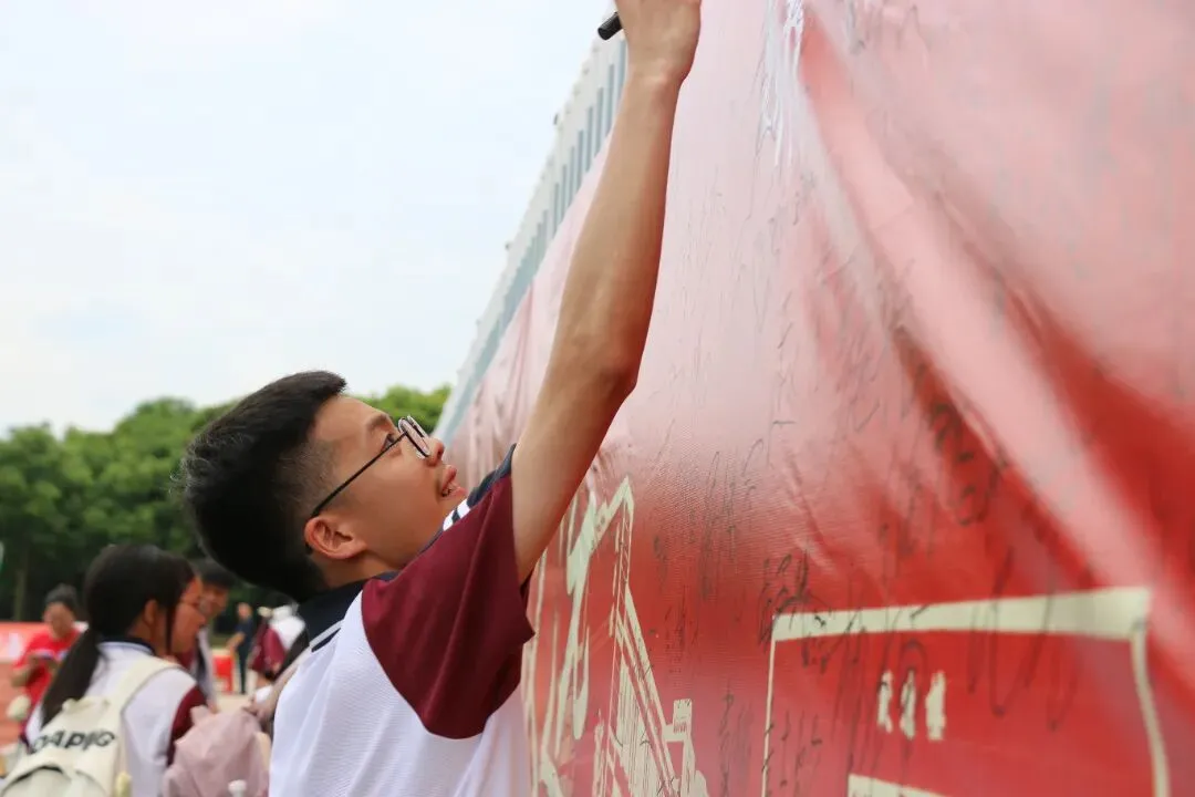 以脚步赴前程,以热血战中考——嵊州市初级中学九年级青春毅行活动纪实 第56张 以脚步赴前程,以热血战中考——嵊州市初级中学九年级青春毅行活动纪实 第56张