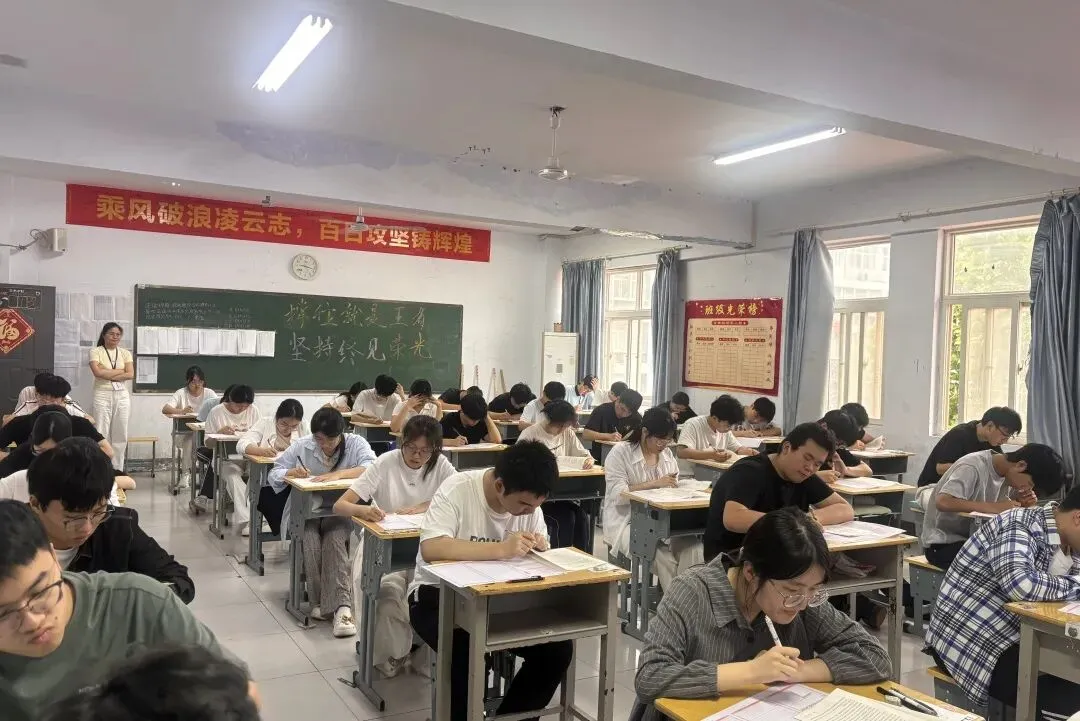 以高考的标准丈量每一场模拟,直击郑州星源外国语学校高三全现场 第12张 以高考的标准丈量每一场模拟,直击郑州星源外国语学校高三全现场 第12张