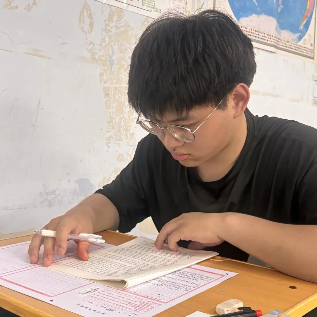 以高考的标准丈量每一场模拟,直击郑州星源外国语学校高三全现场 第13张 以高考的标准丈量每一场模拟,直击郑州星源外国语学校高三全现场 第13张