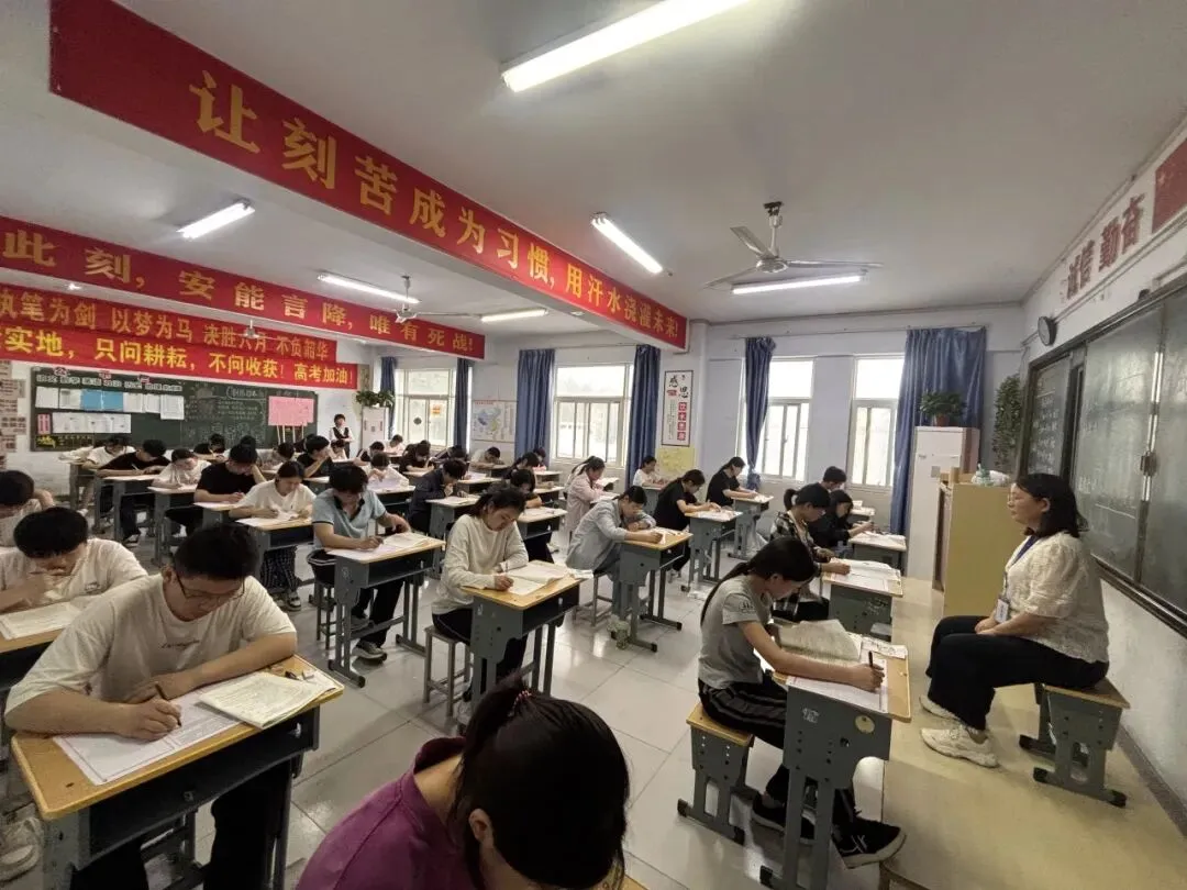以高考的标准丈量每一场模拟,直击郑州星源外国语学校高三全现场 第19张 以高考的标准丈量每一场模拟,直击郑州星源外国语学校高三全现场 第19张