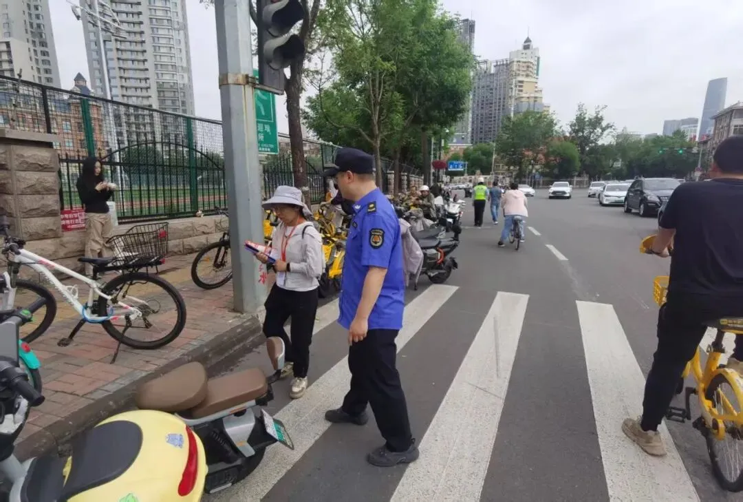 护航英语听力中考  筑牢道路秩序保障线-第3张图片-四季读书网