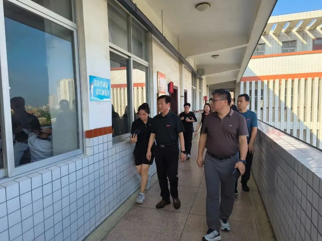 校园动态丨心系中考 情暖师生——陈埭镇主要领导莅临我校检查指导准备工作并慰问备考师生 第1张