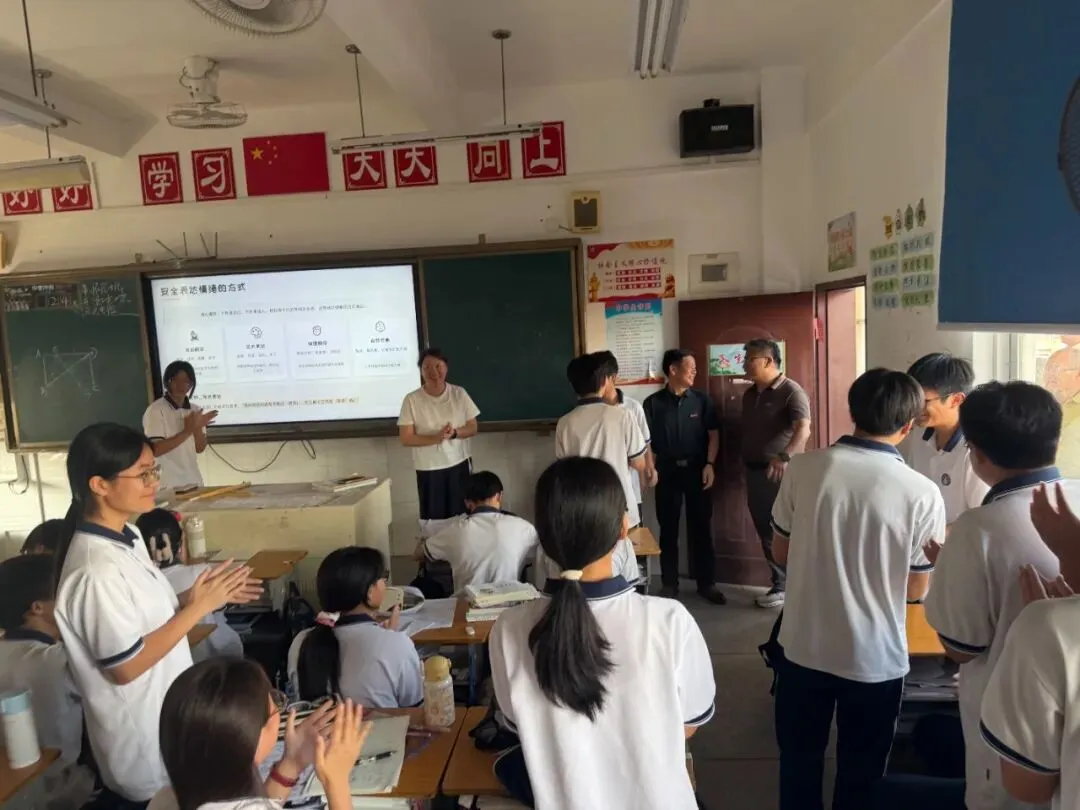 校园动态丨心系中考 情暖师生——陈埭镇主要领导莅临我校检查指导准备工作并慰问备考师生 第2张