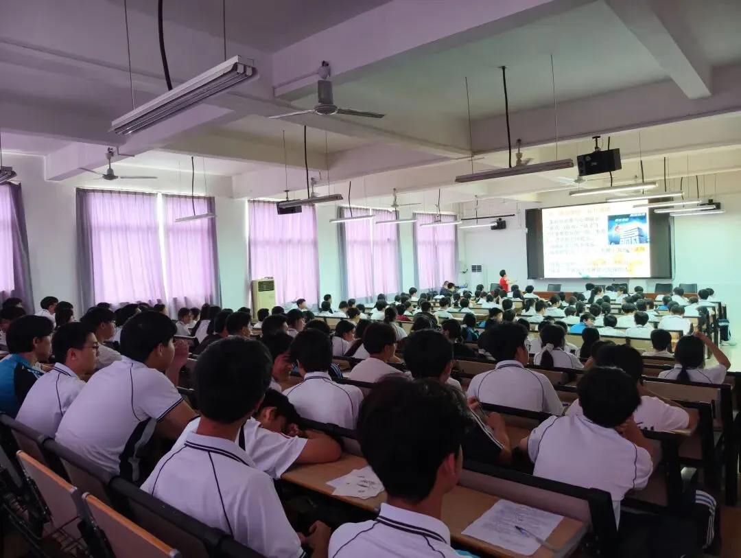 激发潜能 决胜中考——叶启春教授走进徐市中学为九年级学子作专题讲座 第6张