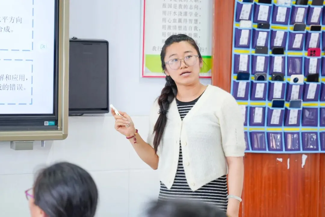精研高考真题 深耕教学实效 | 我校物理组开展大组教研暨高考题说课比赛 第26张