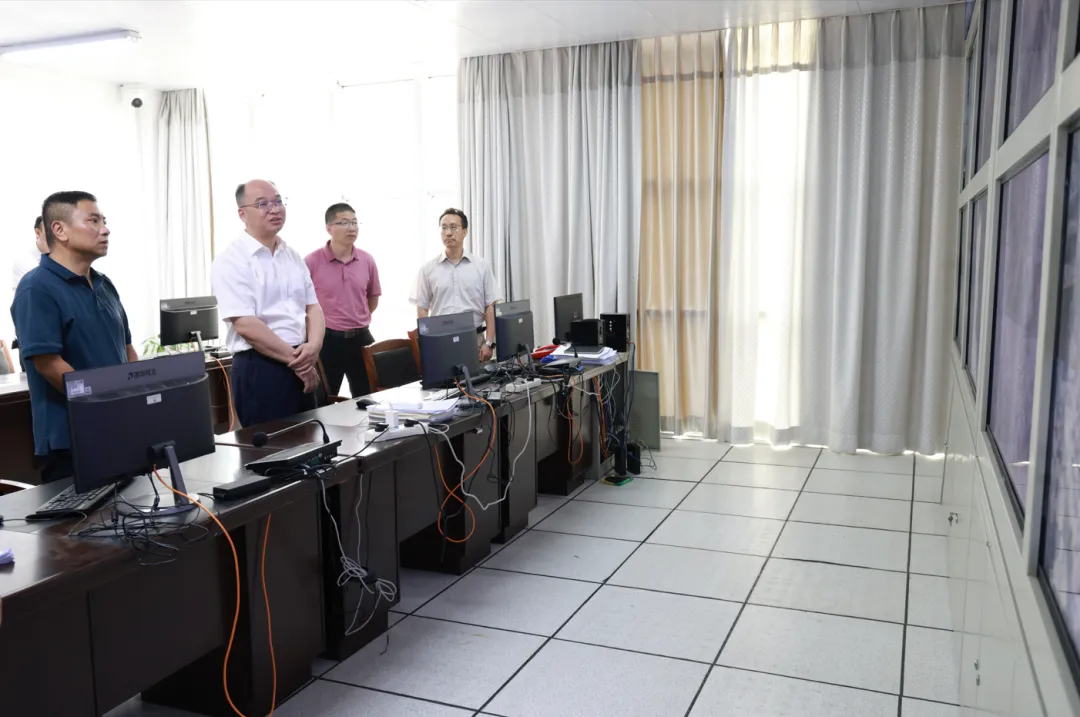 刘春林现场调度高考中考保障工作 第3张