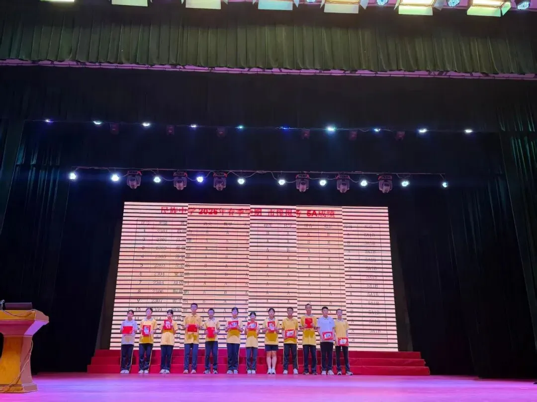 析模考明方向,严纪律提效能——恭城民族中学召开九年级市模拟考质量分析暨学习纪律动员会 第5张