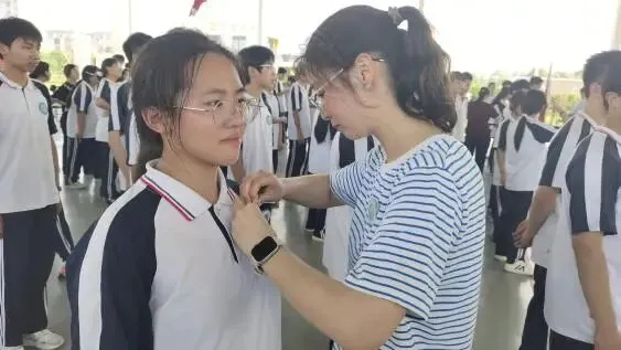 三门县城关中学九年级中考励志活动-第20张图片-四季读书网 三门县城关中学九年级中考励志活动-第20张图片-四季读书网