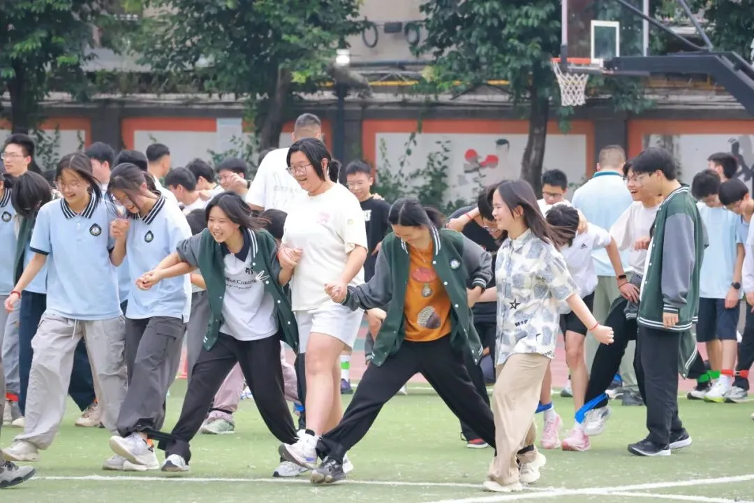 欢乐释压力 活力迎中考——初三中考减压趣味活动温情举行-第14张图片-四季读书网 欢乐释压力 活力迎中考——初三中考减压趣味活动温情举行-第14张图片-四季读书网