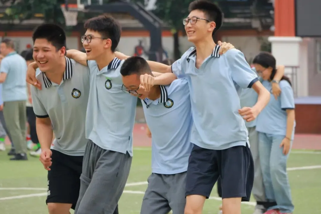 欢乐释压力 活力迎中考——初三中考减压趣味活动温情举行-第15张图片-四季读书网 欢乐释压力 活力迎中考——初三中考减压趣味活动温情举行-第15张图片-四季读书网