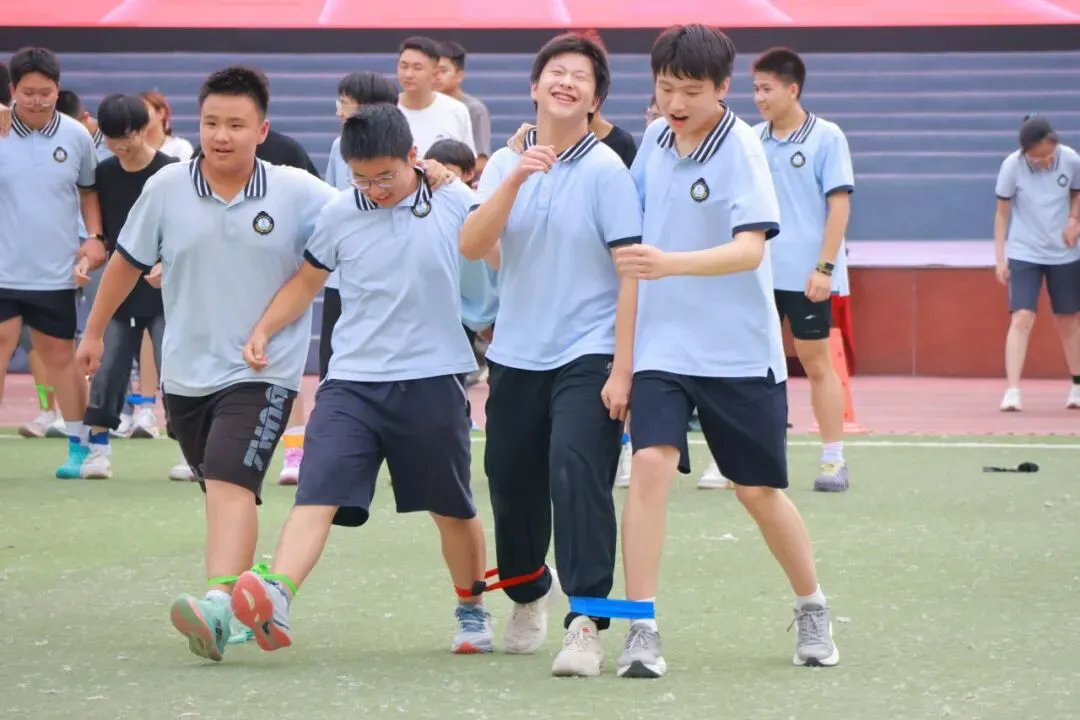 欢乐释压力 活力迎中考——初三中考减压趣味活动温情举行-第16张图片-四季读书网 欢乐释压力 活力迎中考——初三中考减压趣味活动温情举行-第16张图片-四季读书网