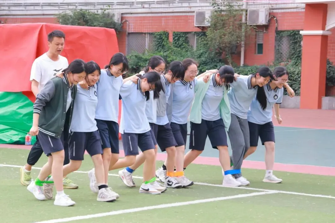 欢乐释压力 活力迎中考——初三中考减压趣味活动温情举行-第17张图片-四季读书网 欢乐释压力 活力迎中考——初三中考减压趣味活动温情举行-第17张图片-四季读书网