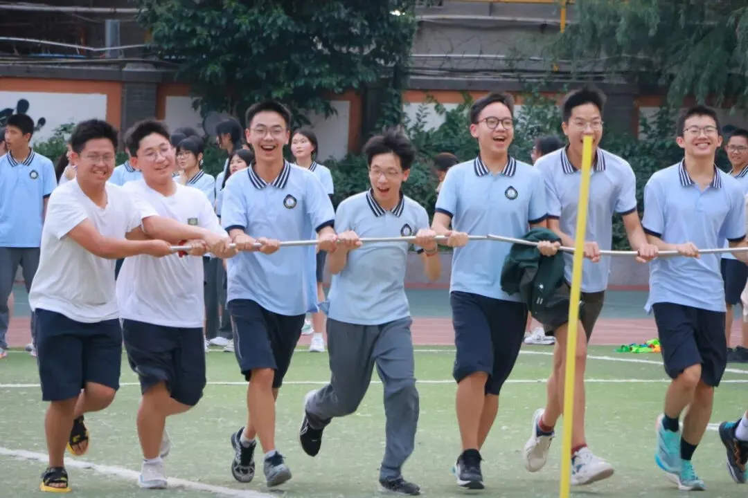 欢乐释压力 活力迎中考——初三中考减压趣味活动温情举行-第27张图片-四季读书网 欢乐释压力 活力迎中考——初三中考减压趣味活动温情举行-第27张图片-四季读书网